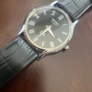 ⭐ Seiko Silver and Black Quartz Vintage 33mm Leather Watch